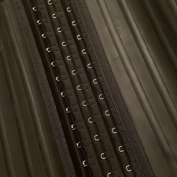 NWT Latex Waist Trainer - Picture 5 of 6